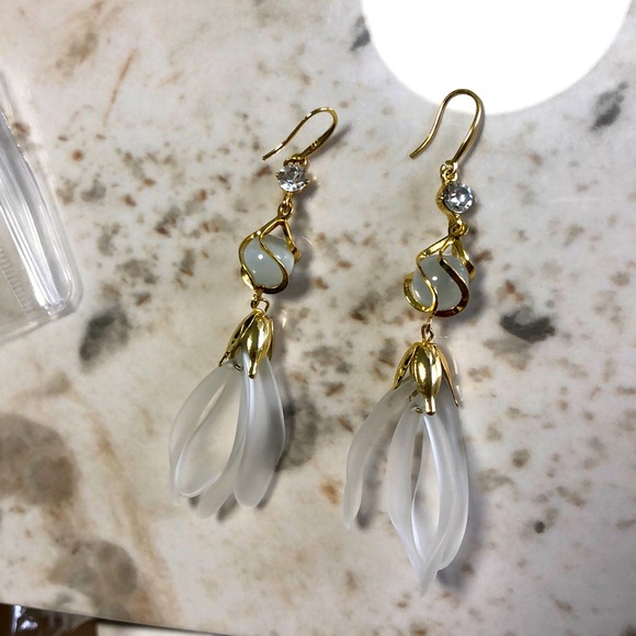 earring - Picture 1 of 4